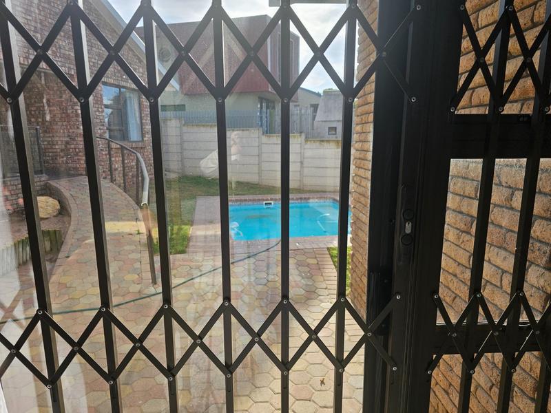 8 Bedroom Property for Sale in Mossel Bay Central Western Cape